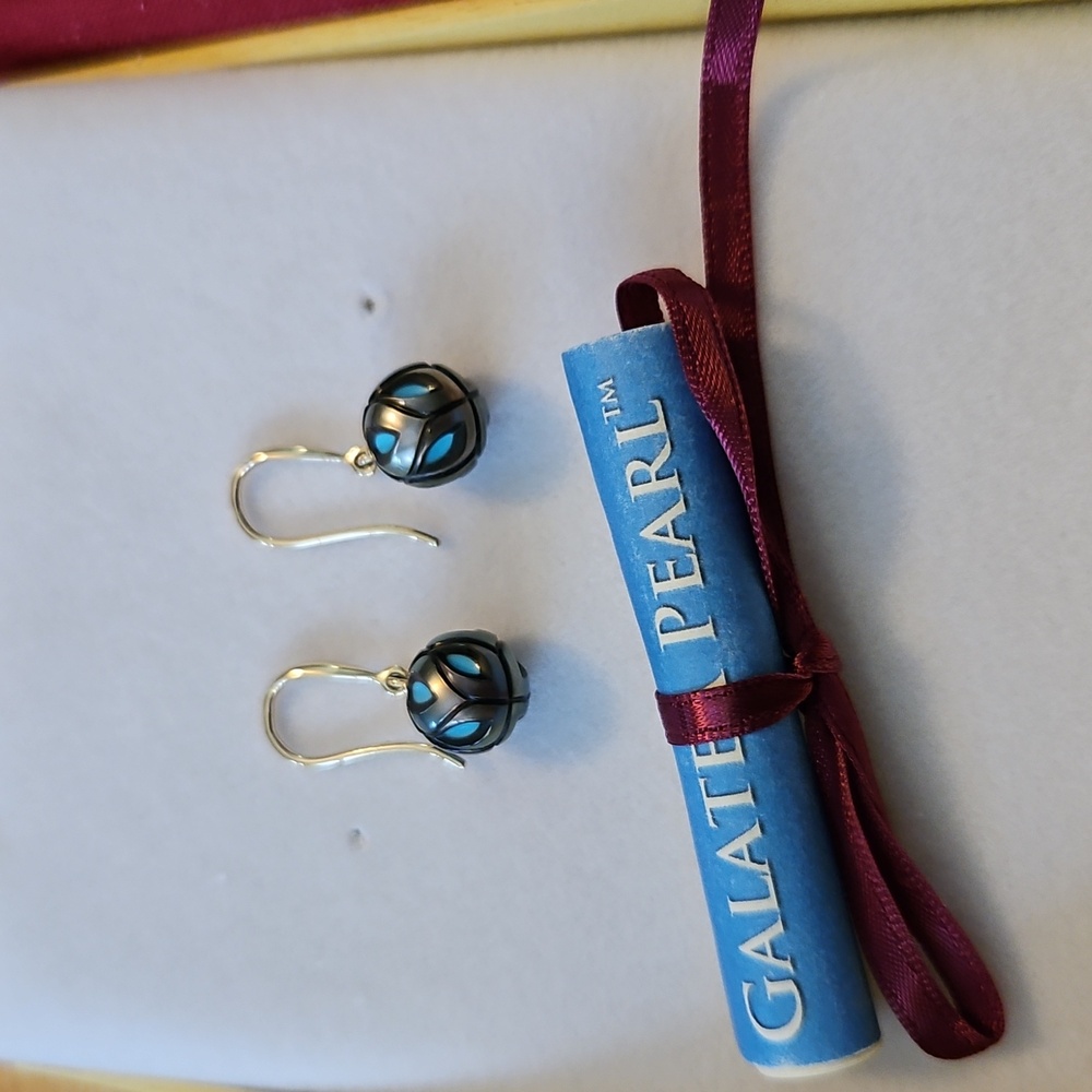 Galatea Black Pearl Earrings - Picture 2 of 3